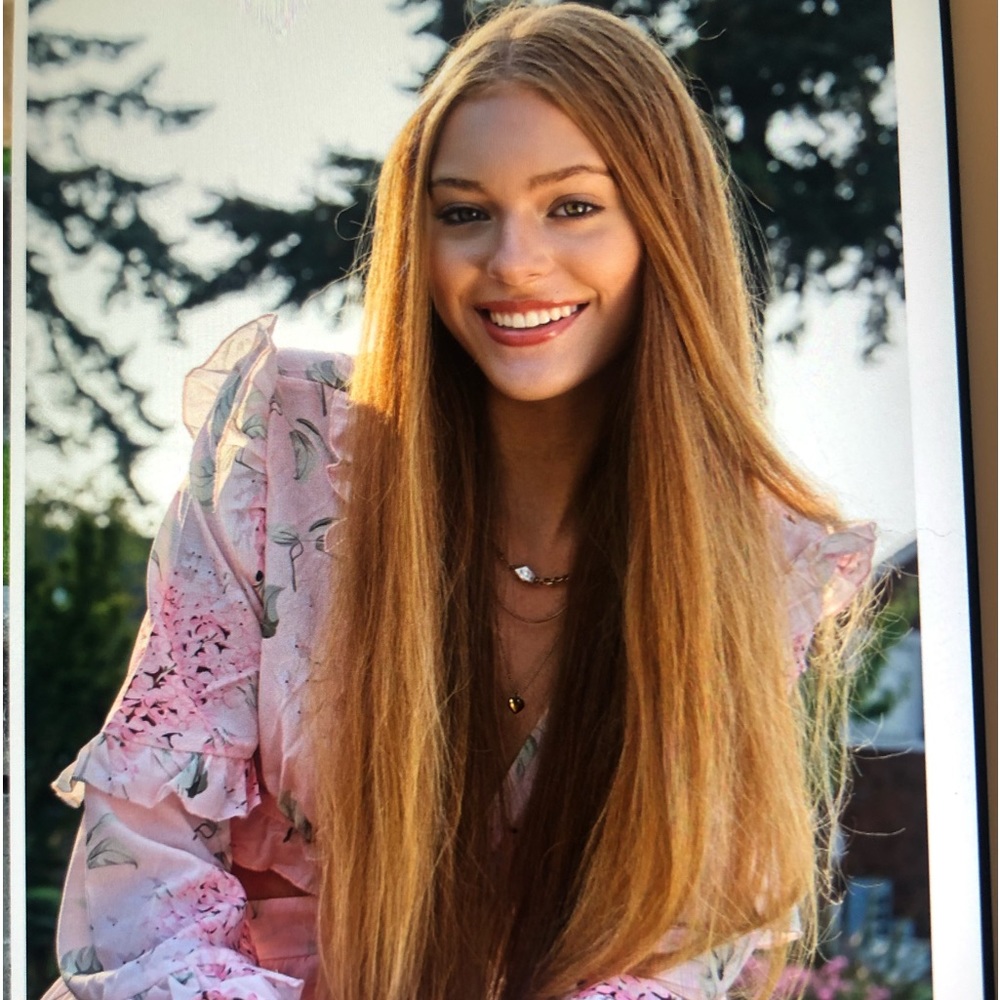 Meet your Poshers , Jennifer & Addison